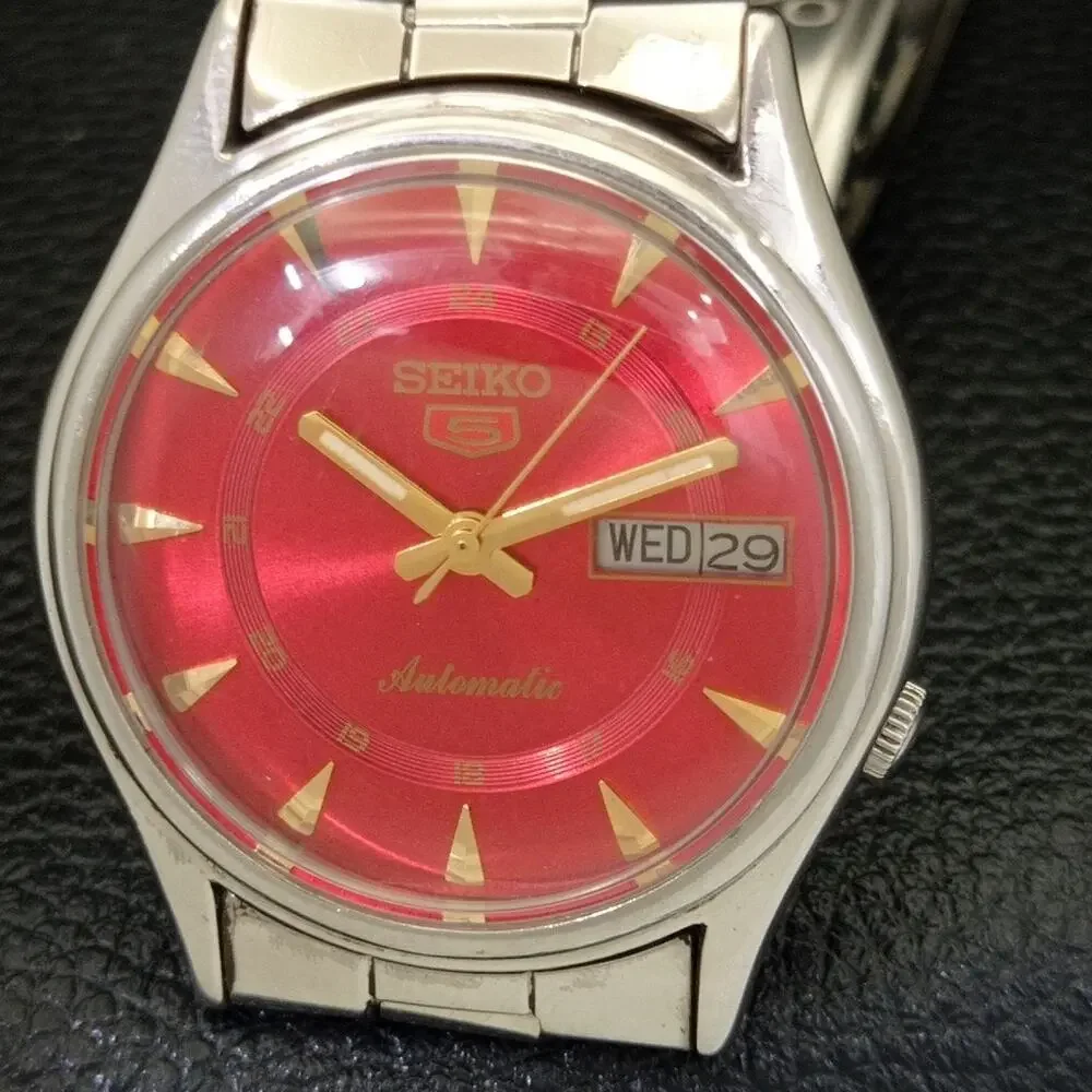Vintage 1988 Seiko Automatic Mens Silver Watch W/daydate & Red accents